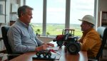 abogado de accidente de tractor remolque con remolque plataforma y carga suelta