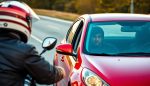 demanda por accidente de moto con coche que se detiene bruscamente