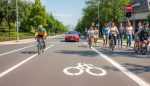 demanda por accidente de peaton por coche que invade carril bici en ee uu