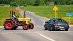 demanda por accidente de tractor por no respetar derecho de paso en interseccion rural