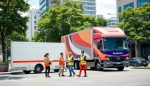 demanda por accidente de trailer por vehiculo de empresa de reparto en colision